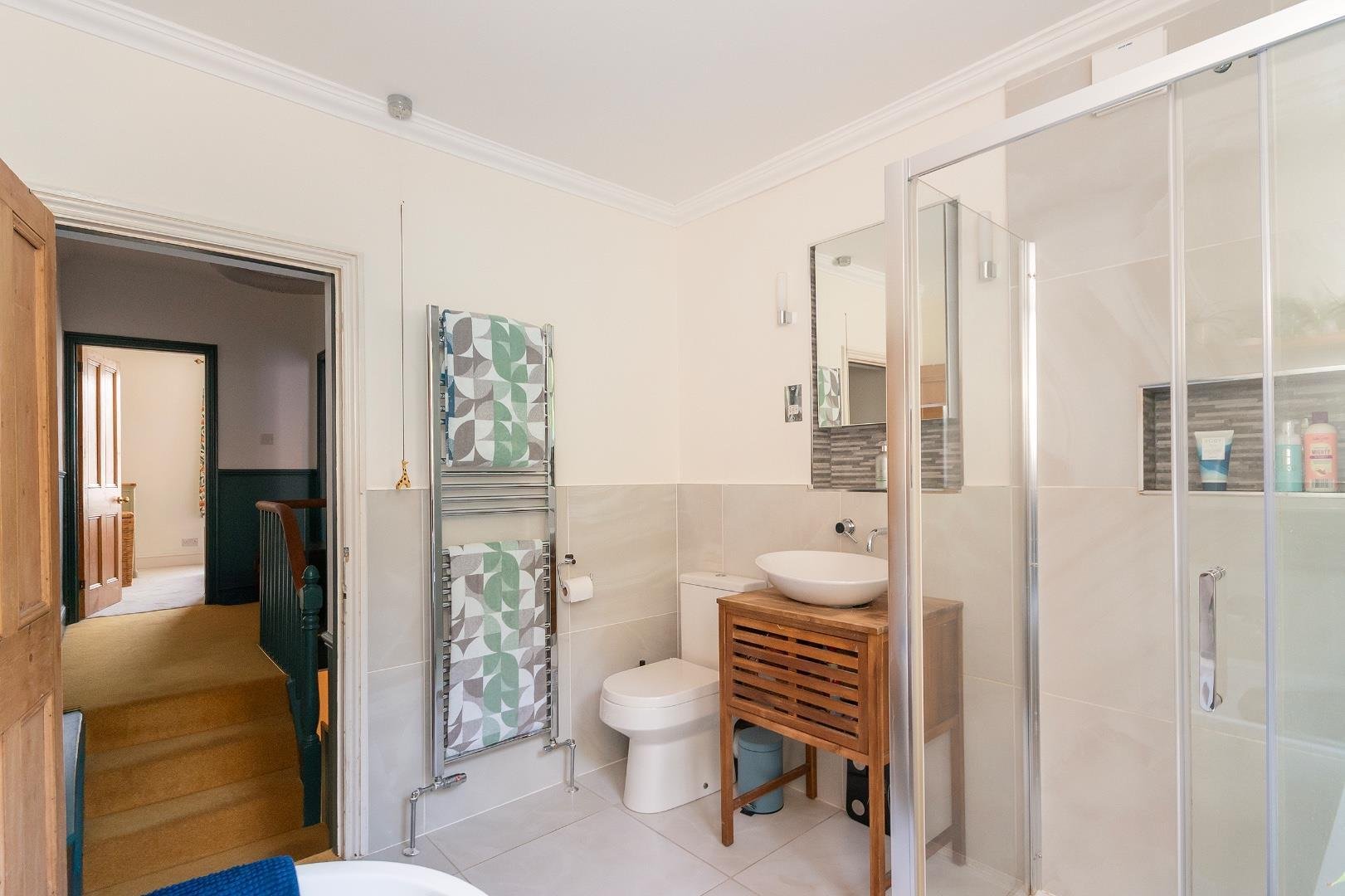 Ambra terrace cliftonwood 34292136 0 a4 tcd bathroom a