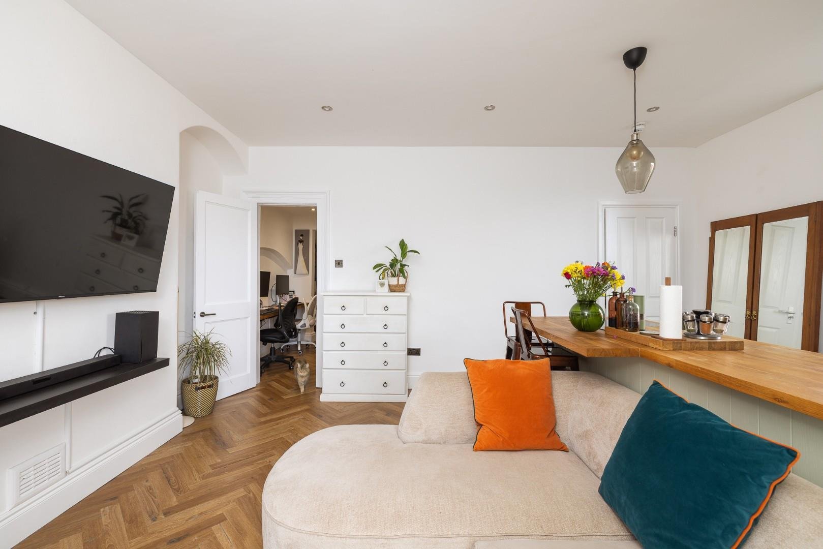 Apsley villas kingsdown 34679221 char9048