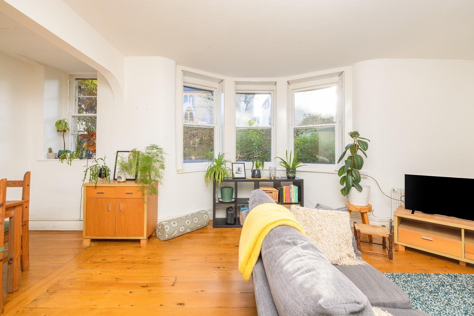 Ashgrove road redland 34369910 char0047