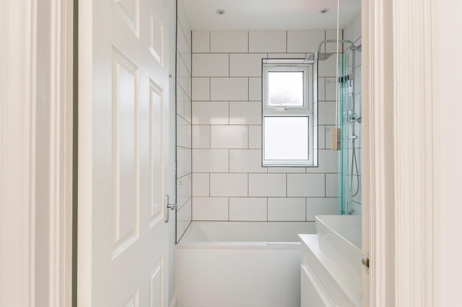 Aubrey road bedminster 33675692 1 a1 r6 br bathroom c
