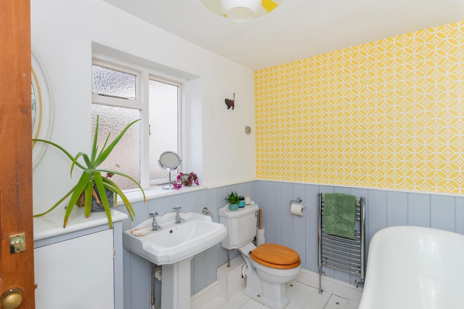 Bath buildings montpelier 33166994 4 b7 bmr bathroom a