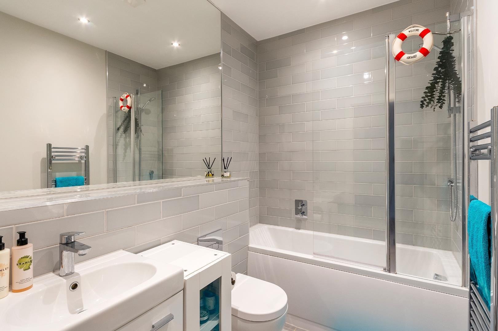 Bathwell road totterdown 33981970 a11 b1 rtn bathroom a