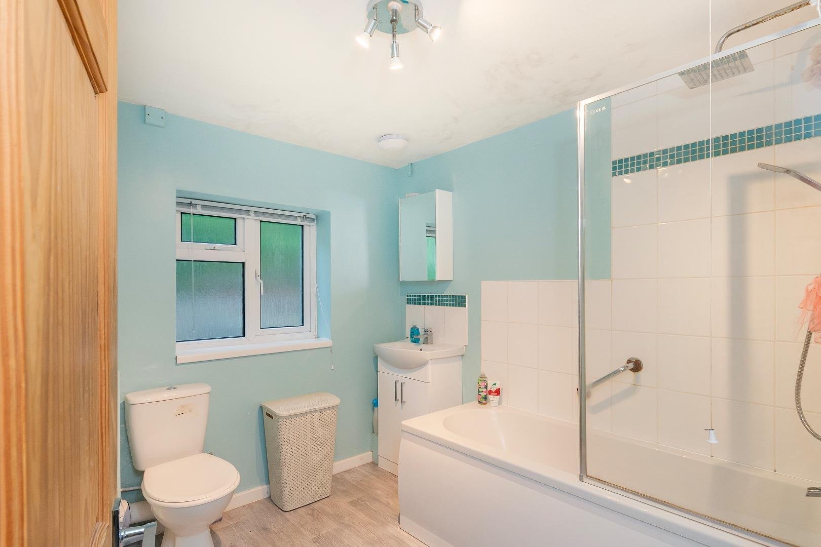 Battersea road easton 34223439 2 b2 ren bathroom c