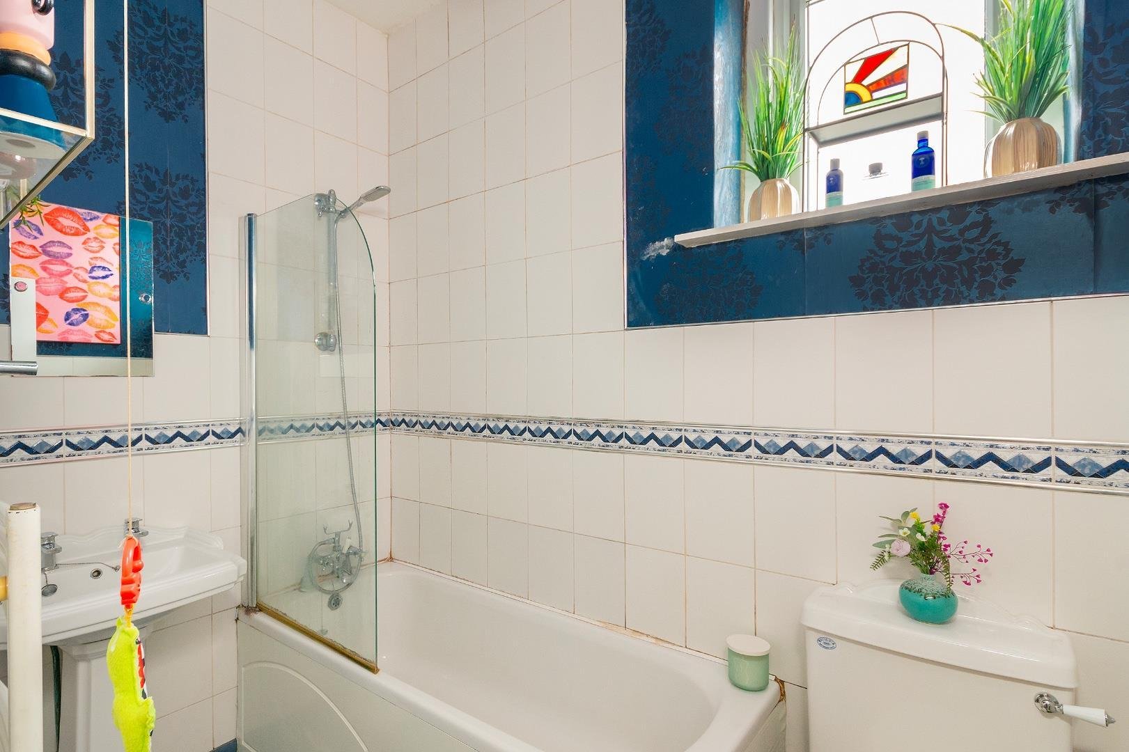 Beaconsfield road knowle 33311454 1 b2 rke bathroom b