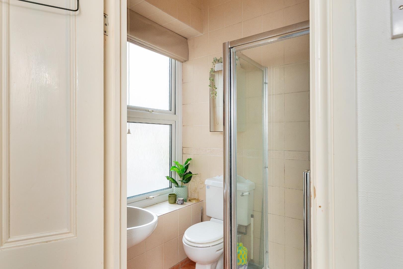 Beaconsfield road knowle 33311454 1 b2 rke ensuite a
