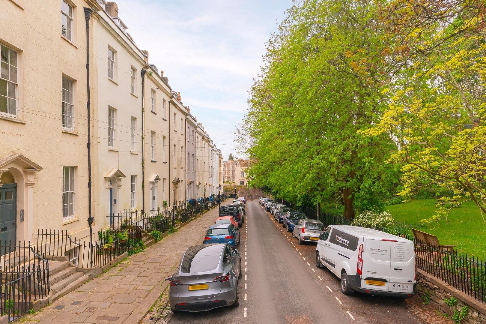 Bellevue clifton 34627535 g1 f0 fbecn external a
