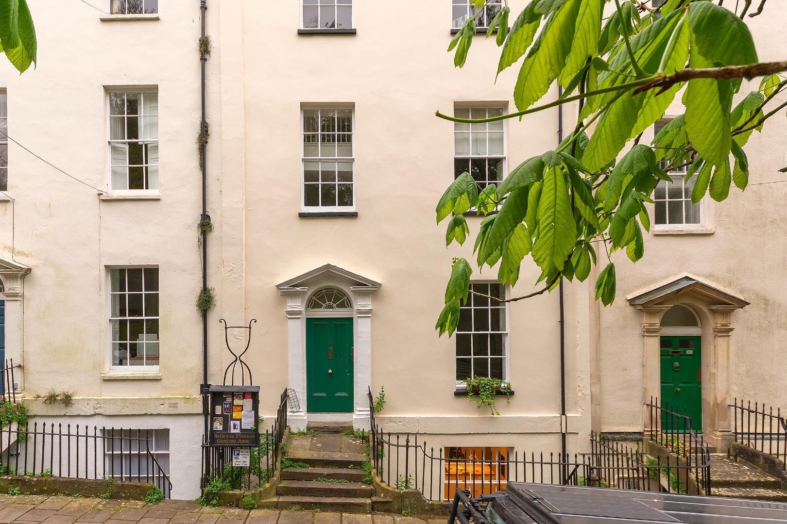 Bellevue clifton 34627535 g1 f0 fbecn external c