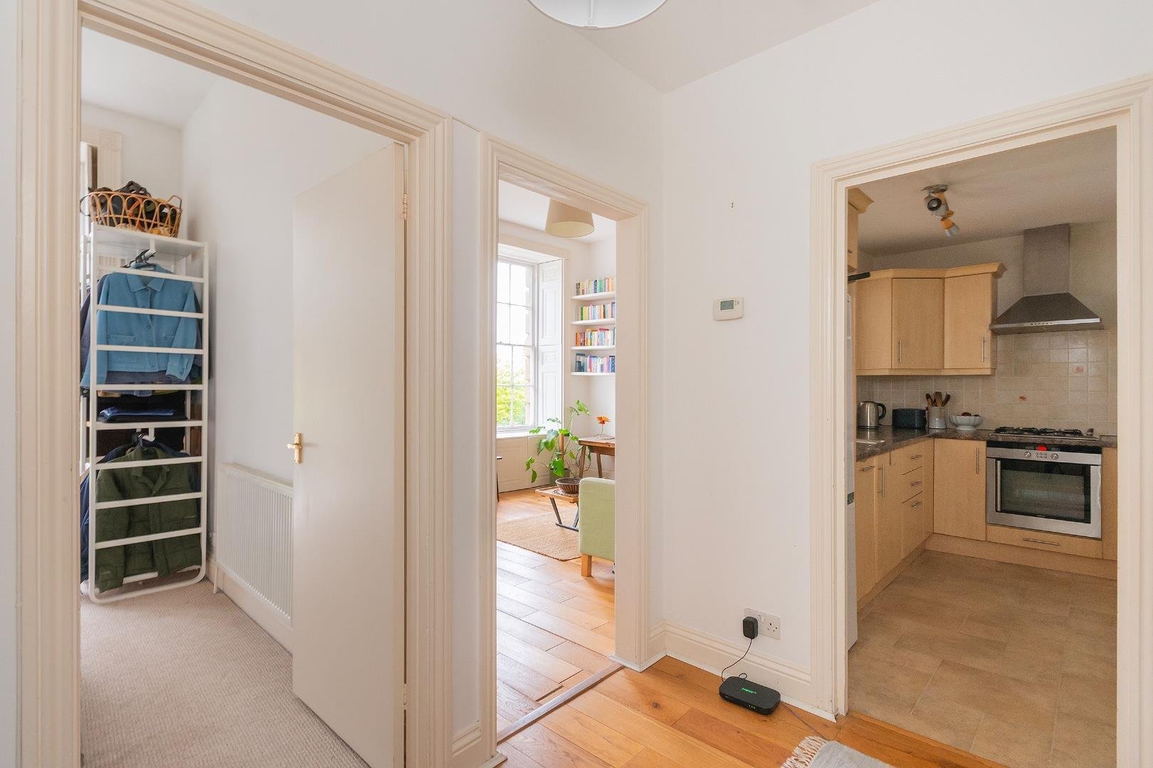 Bellevue clifton 34627535 g1 f0 fbecn hallway a