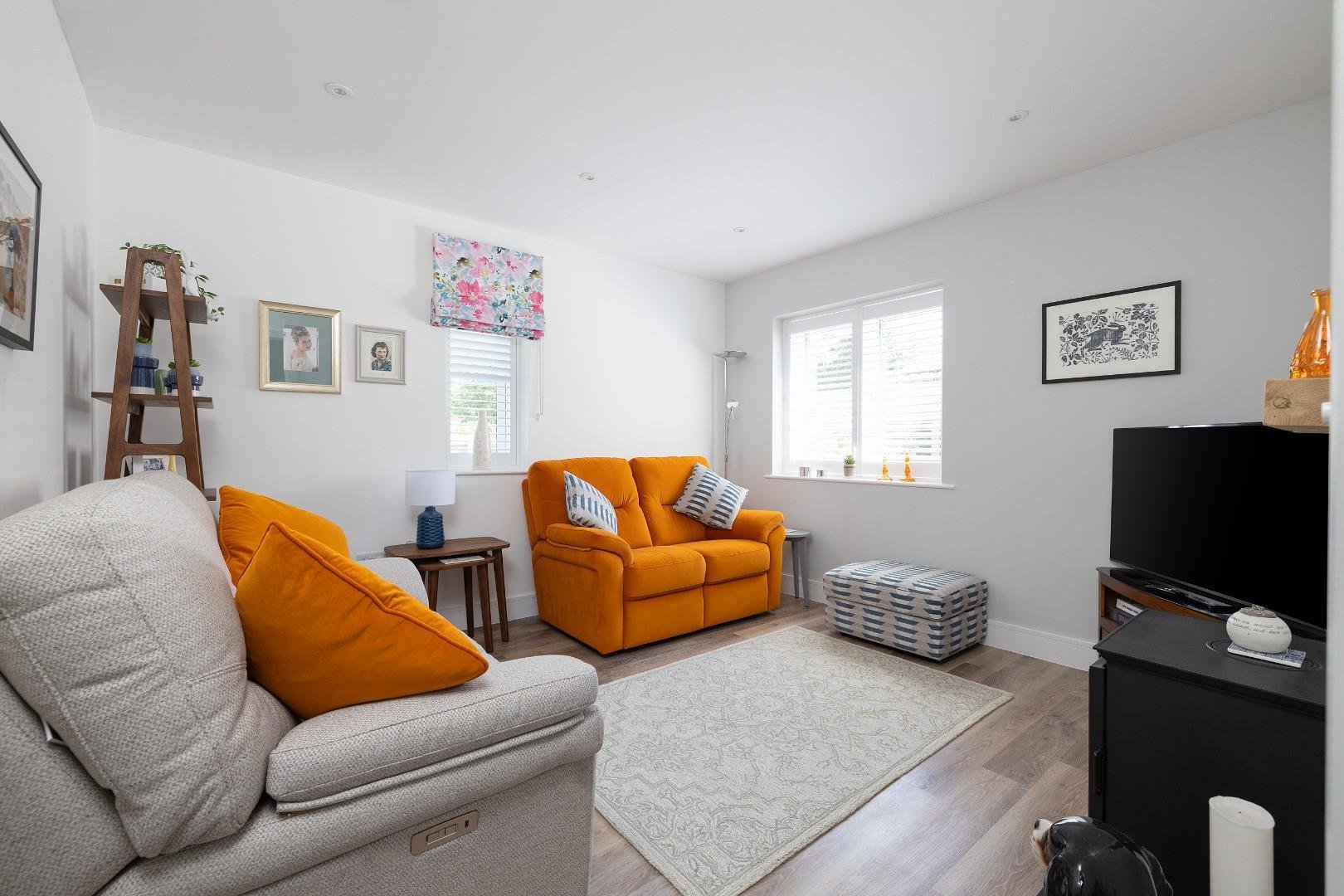 Blackhorse place mangotsfield 33258113 cd7 a1830