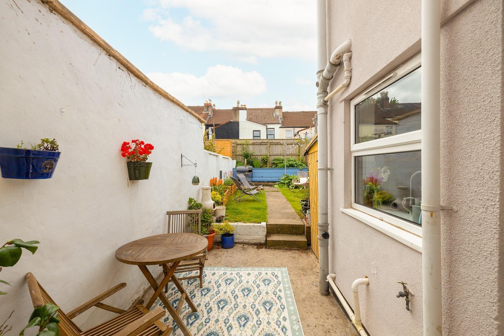 Bloy street easton 33954216 00007 cd7 a1033