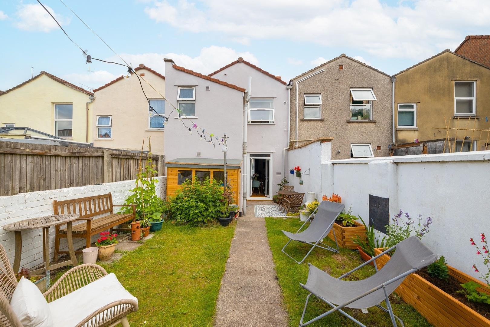 Bloy street easton 33954216 00011 cd7 a1037
