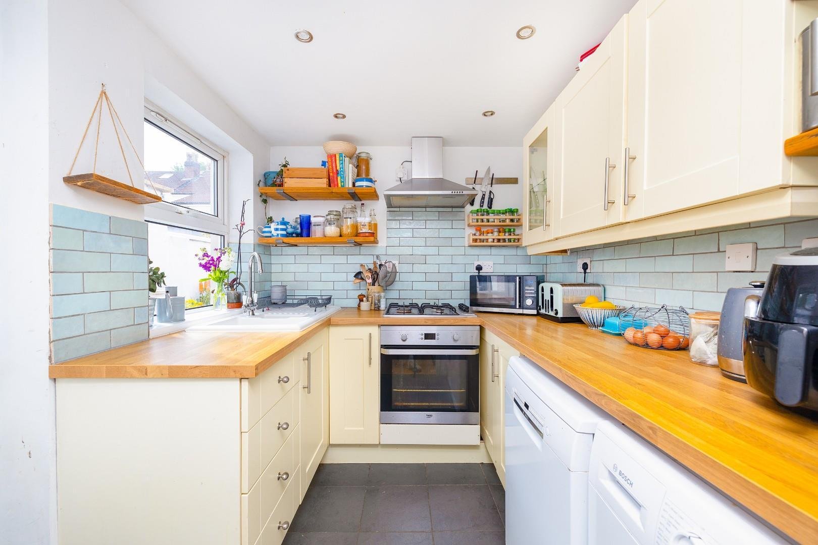 Bloy street easton 33954216 00019 cd7 a1061