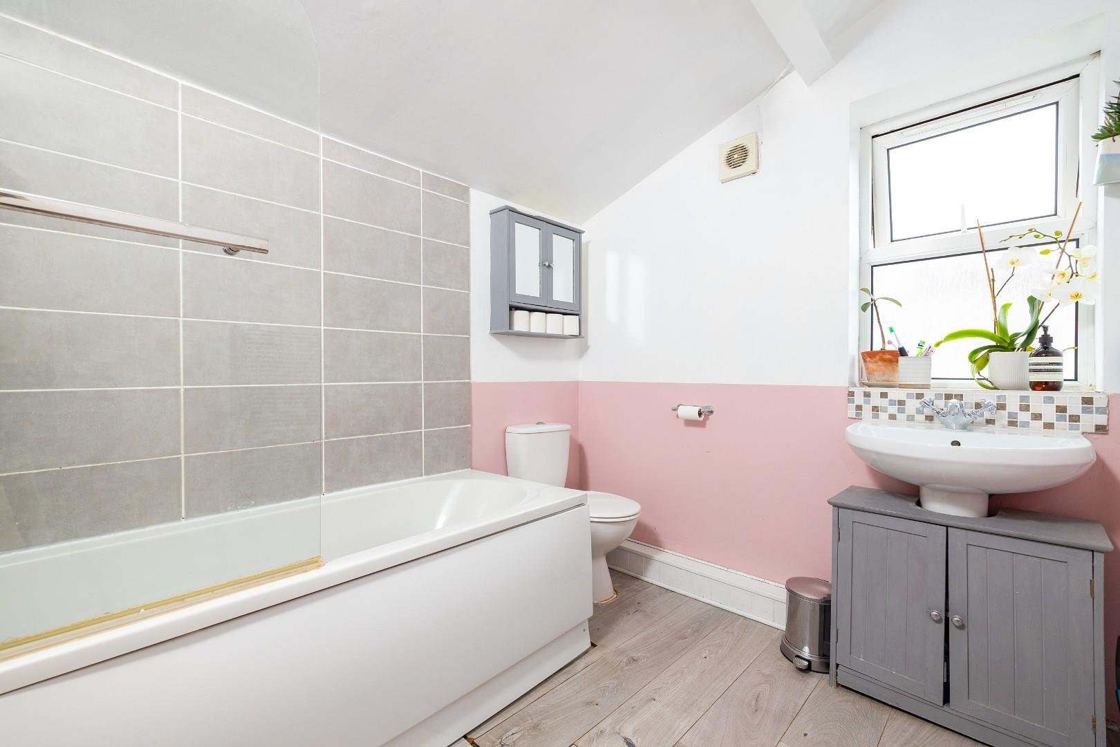 Bloy street easton 33954216 00020 cd7 a1066