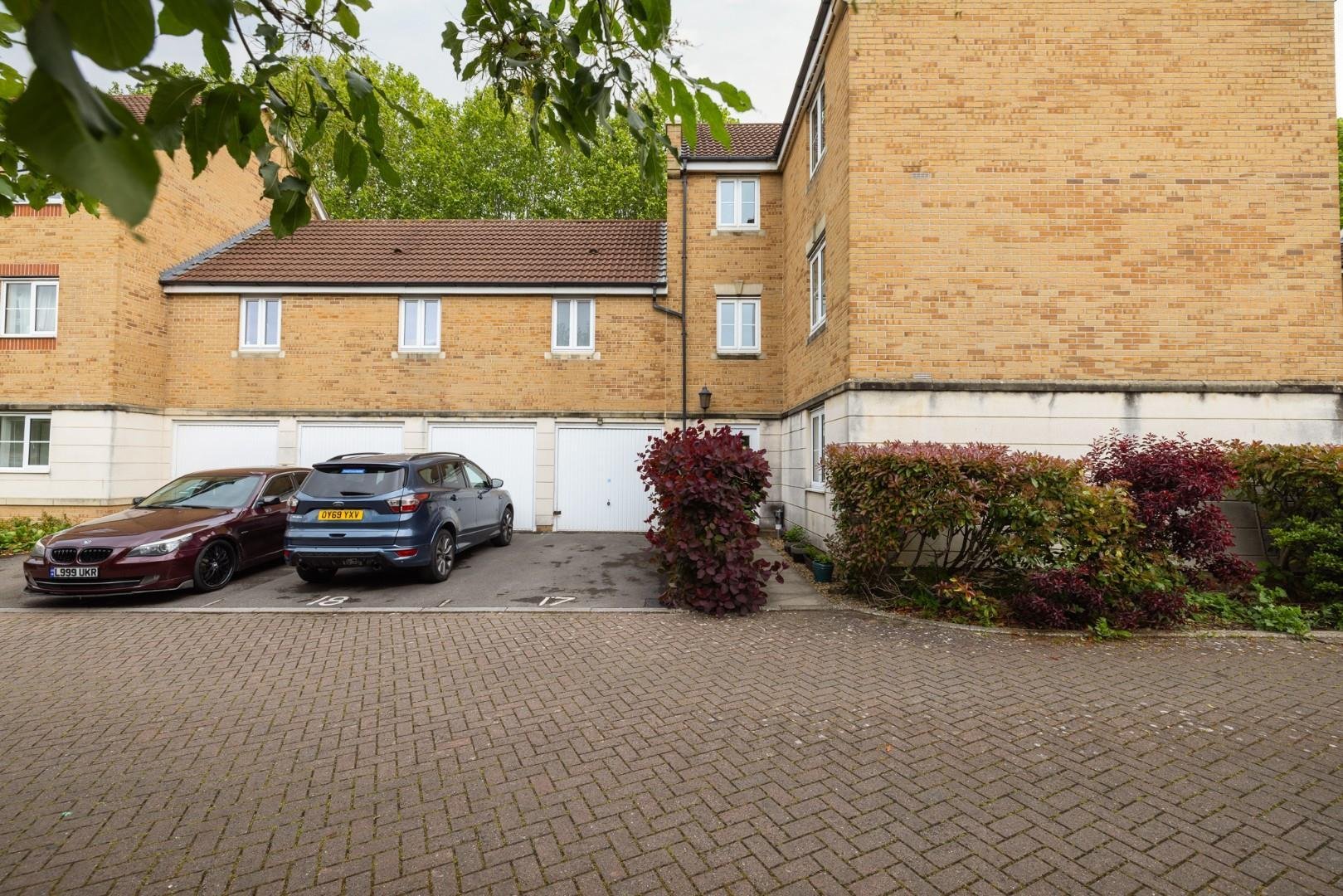 Bristol south end bedminster 34702345 char9998