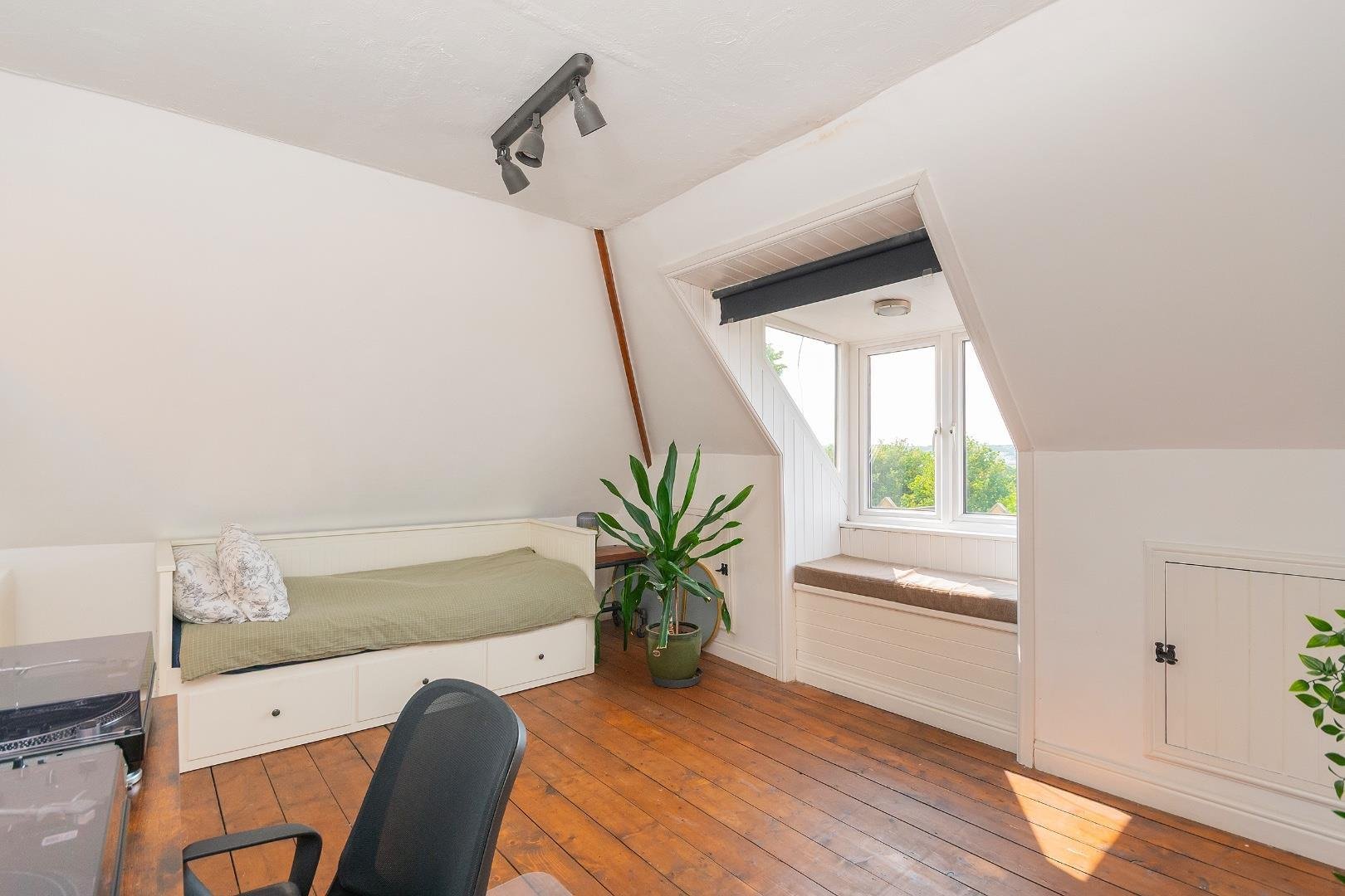 Bushy park totterdown 33934220 2 b5 ptn bedroom d