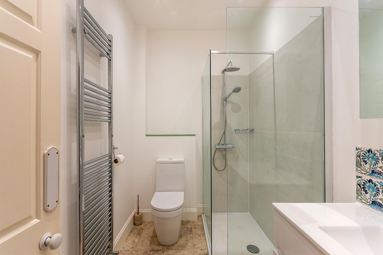 Caledonia place clifton village 34298324 g2 f5 cpcn bathroom a