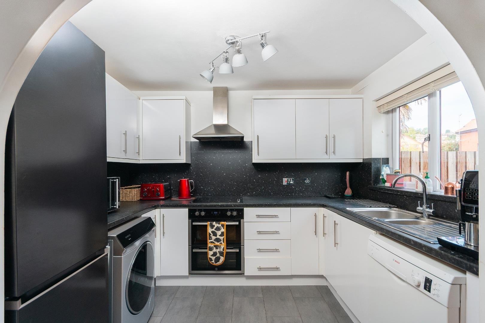 Canada way spike island 34226983 4 w0 csi kitchen b