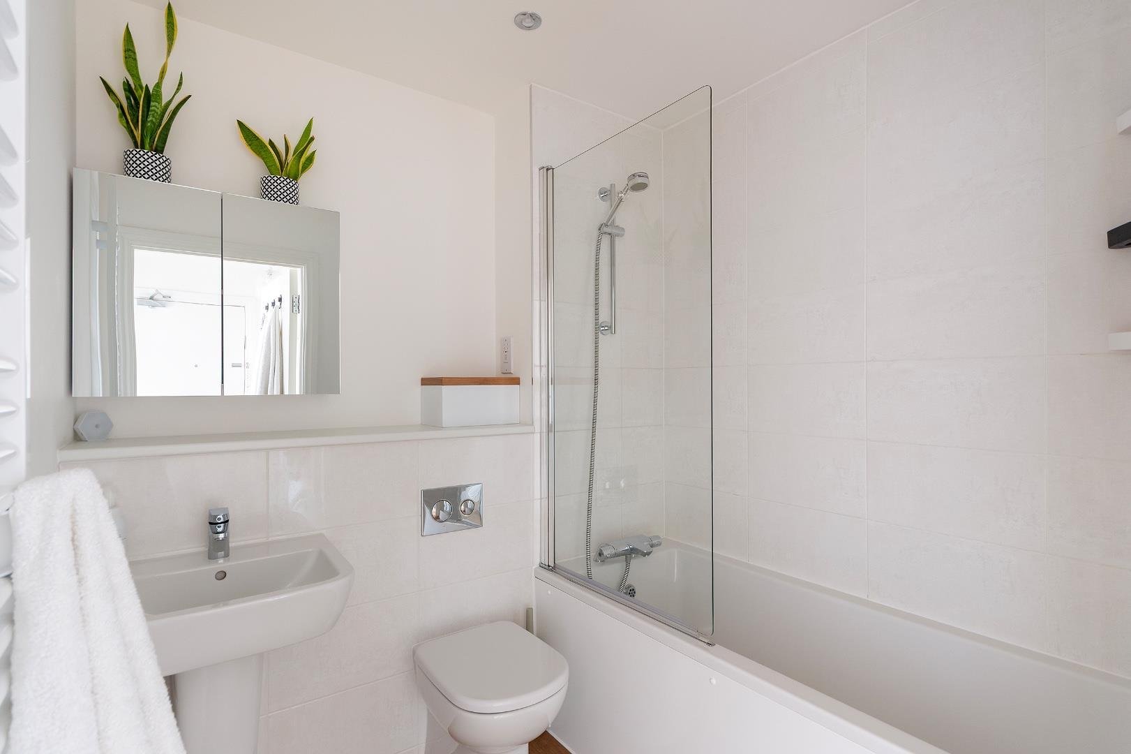 Captains gardens fishponds 34441931 7 c4 hfs bathroom a