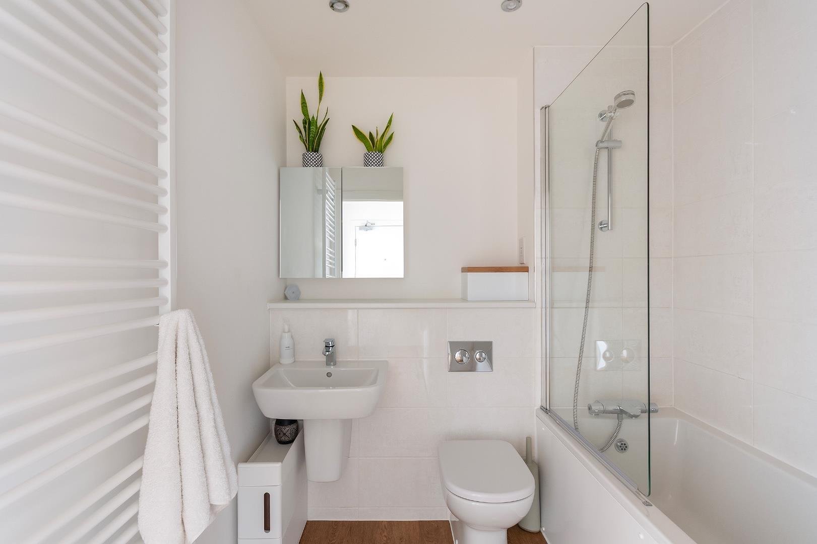 Captains gardens fishponds 34441931 7 c4 hfs bathroom b