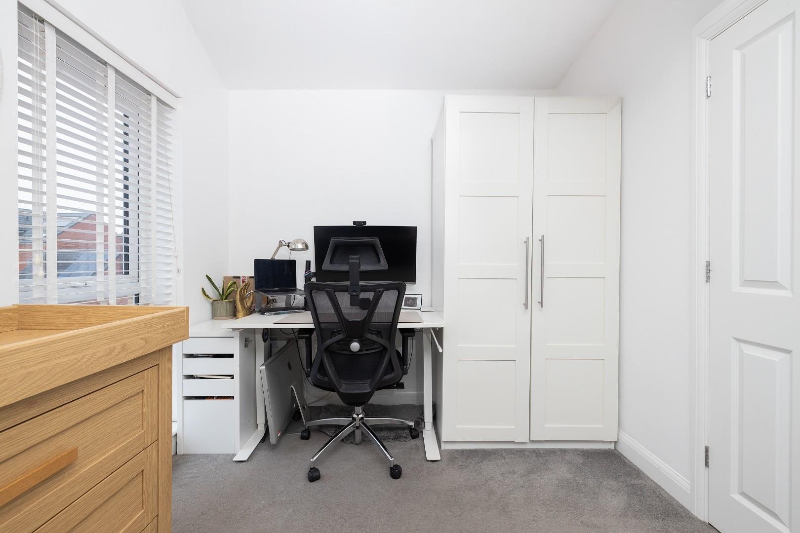 Casey close knowle 33625963 cd7 a0516