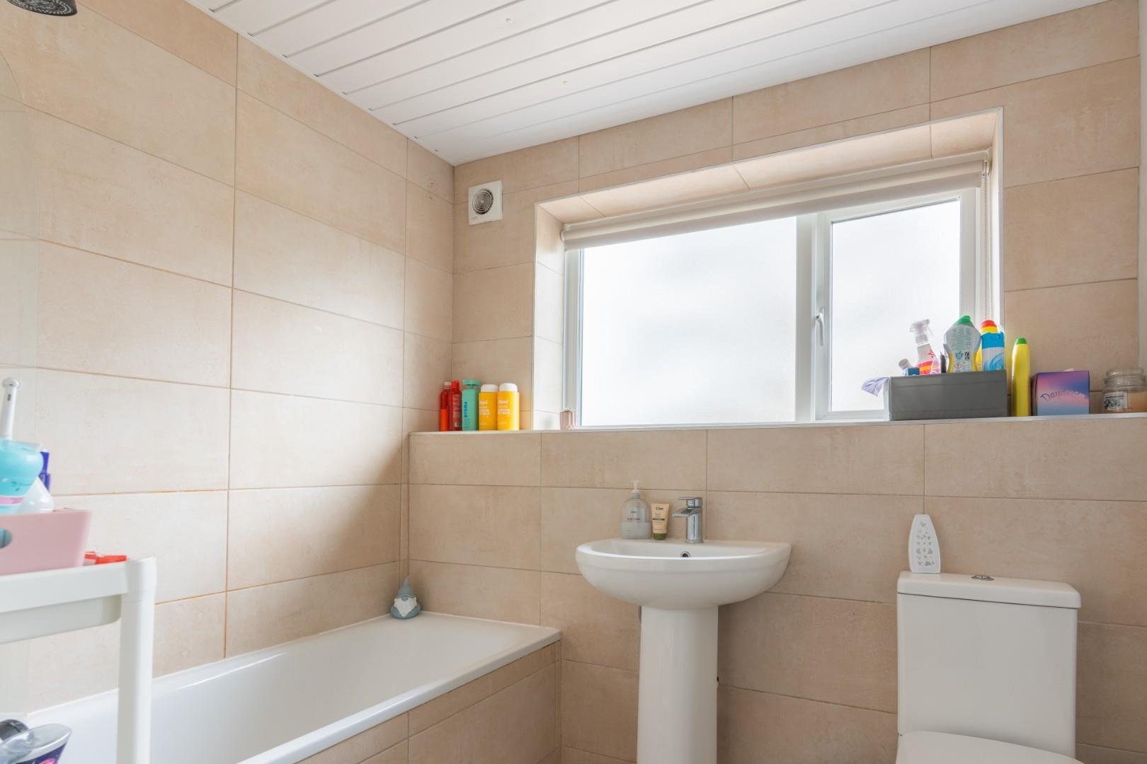 Claverham road fishponds 33835678 47 cr 19