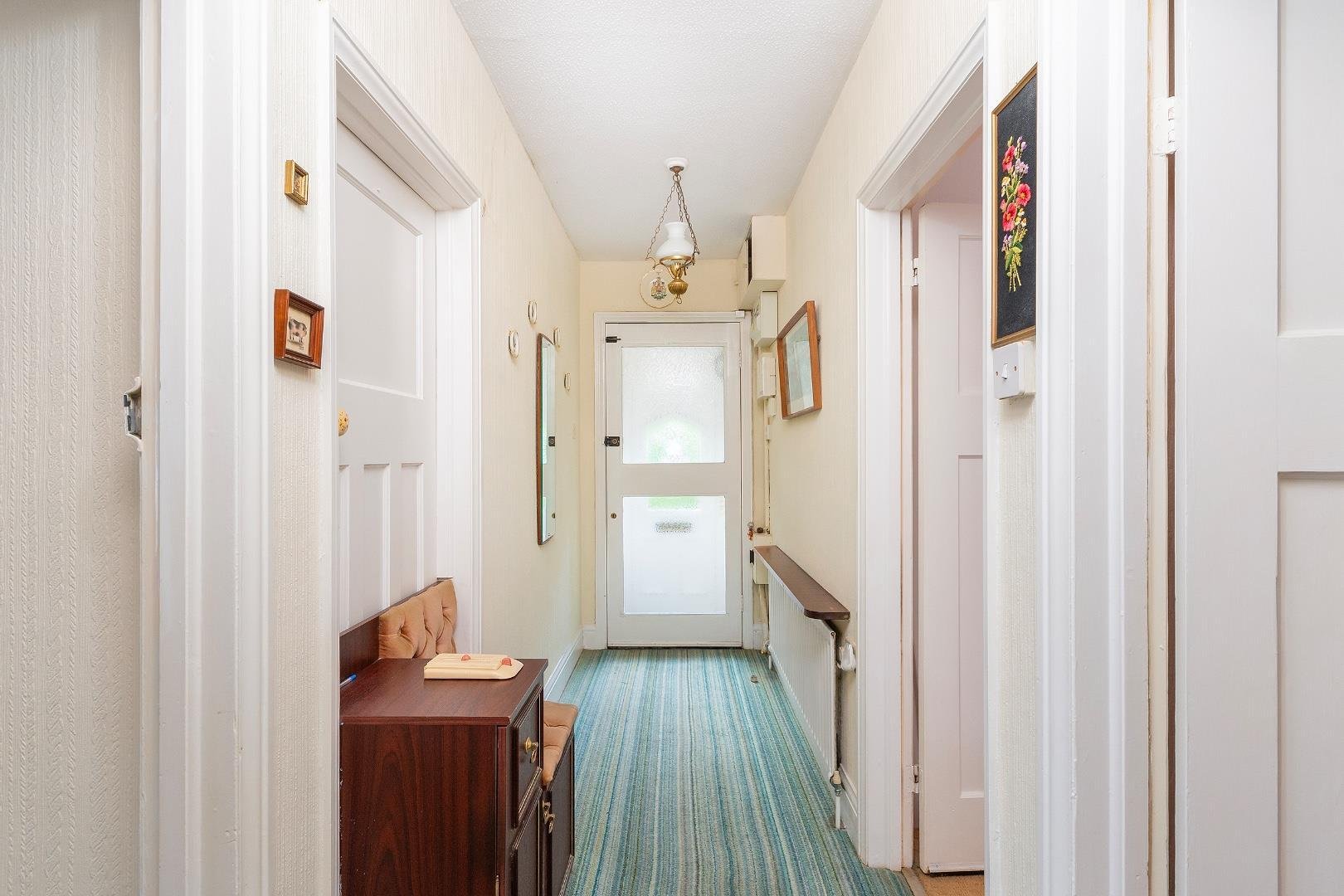 Clive road whitchurch 33614388 0 c5 rwh hallway a