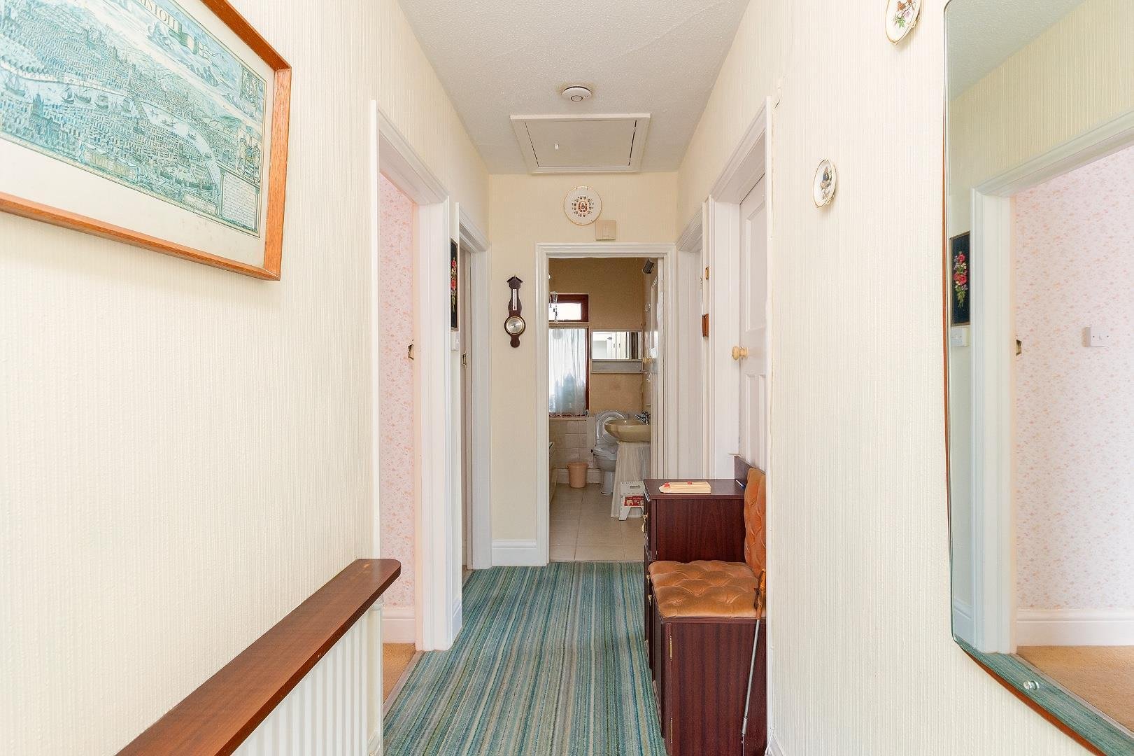 Clive road whitchurch 33614388 0 c5 rwh hallway b