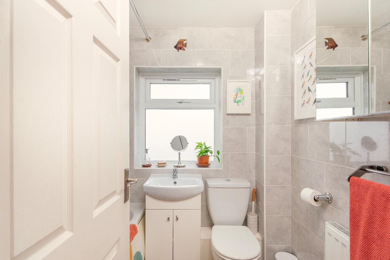 Clyde gardens troopers hill 34496974 0 c8 gsg bathroom c
