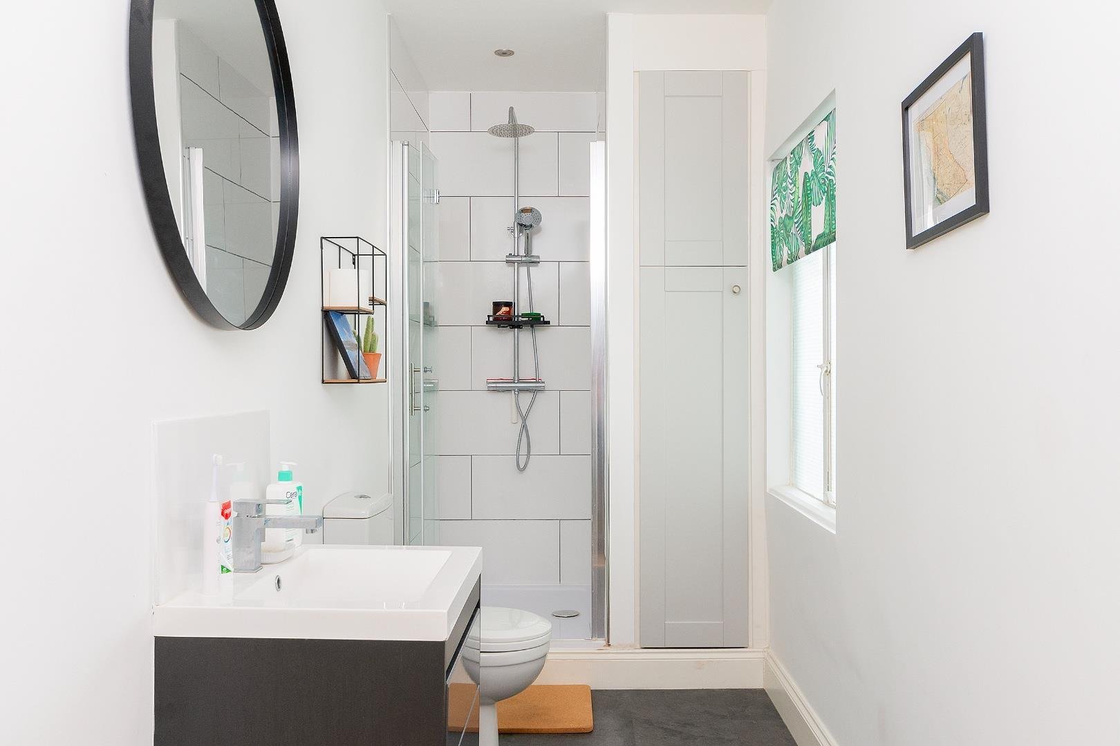 Coronation road southville 33680146 3 c1 r2 s7 e bathroom b