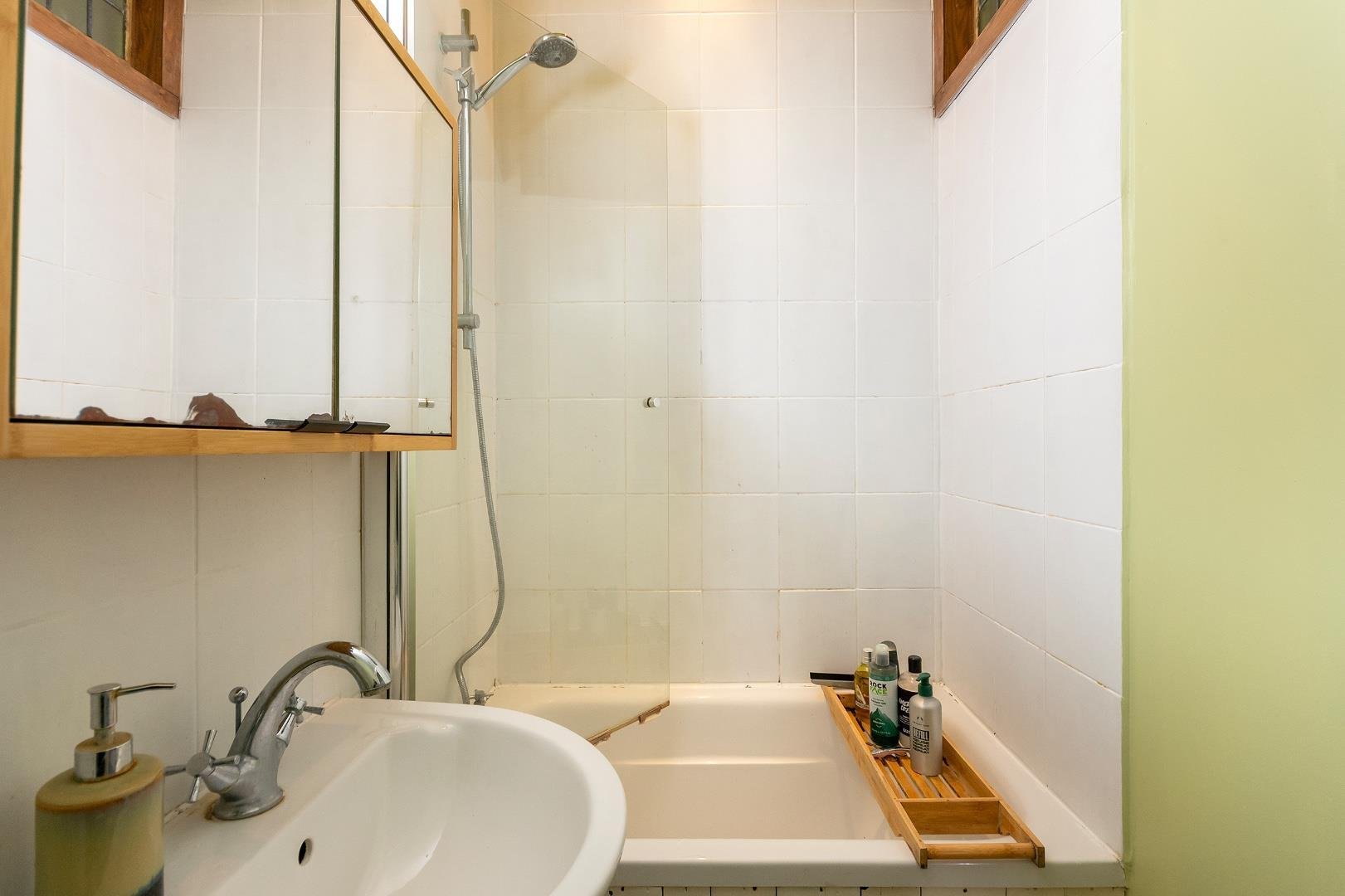 Cotham brow cotham 34295157 fk8 hrd bathroom a