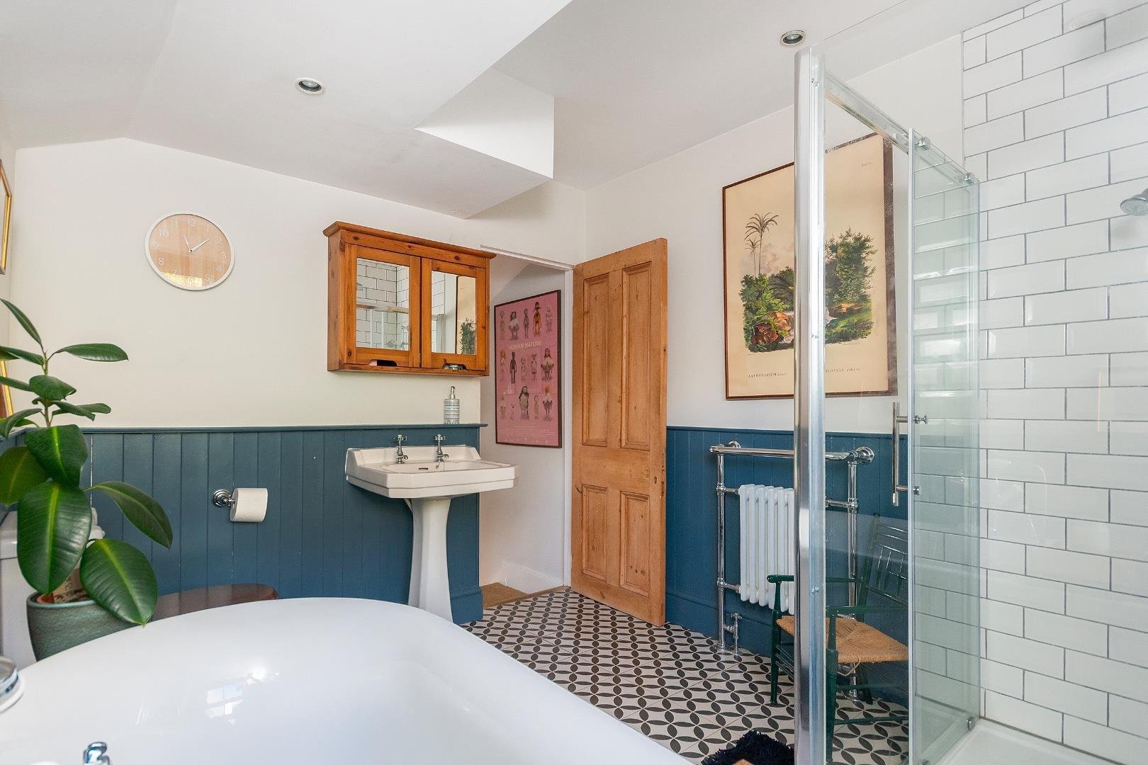 Cotswold road windmill hill 34696105 1 c6 r1 wh bathroom a