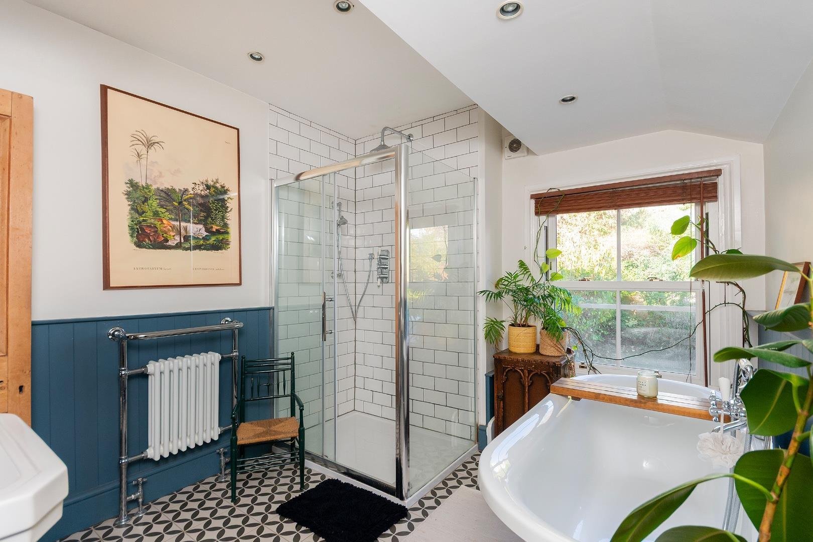 Cotswold road windmill hill 34696105 1 c6 r1 wh bathroom b