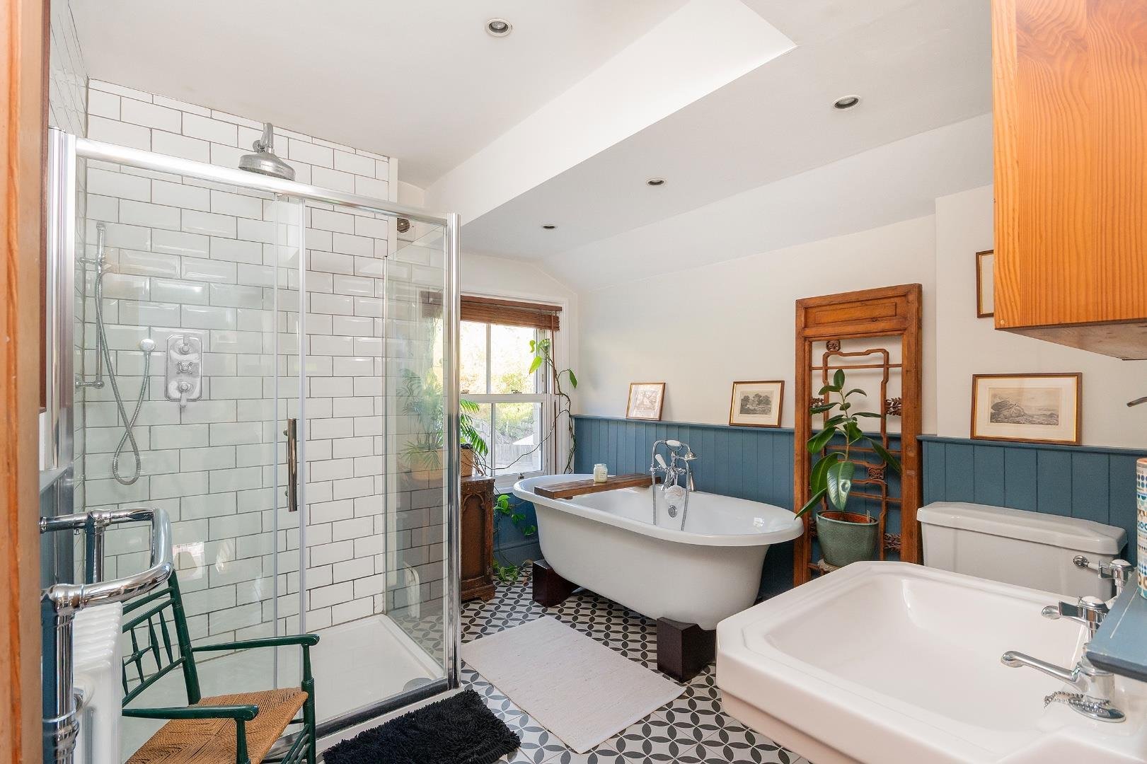 Cotswold road windmill hill 34696105 1 c6 r1 wh bathroom c