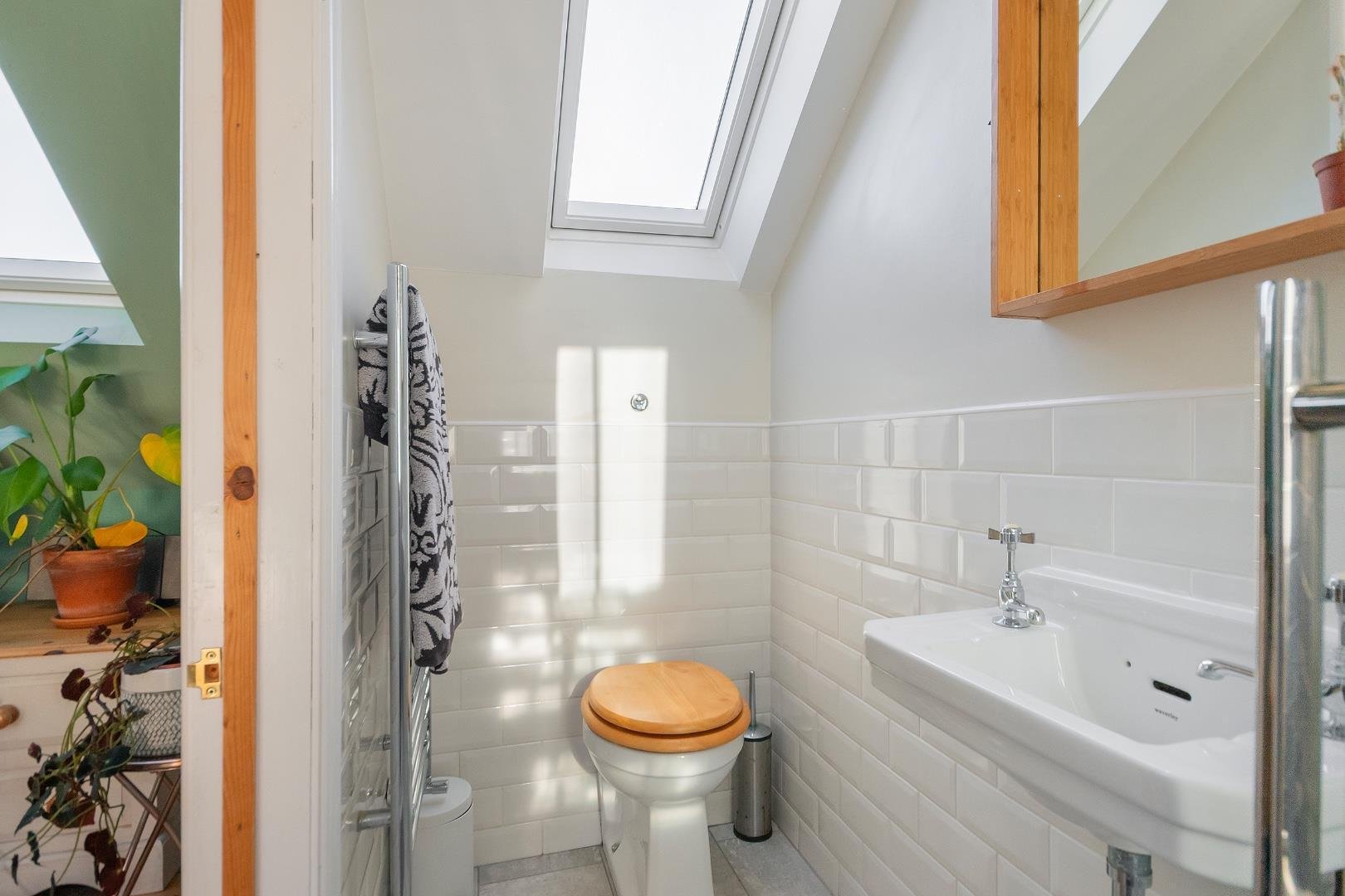 Cotswold road windmill hill 34696105 1 c6 r1 wh ensuite a