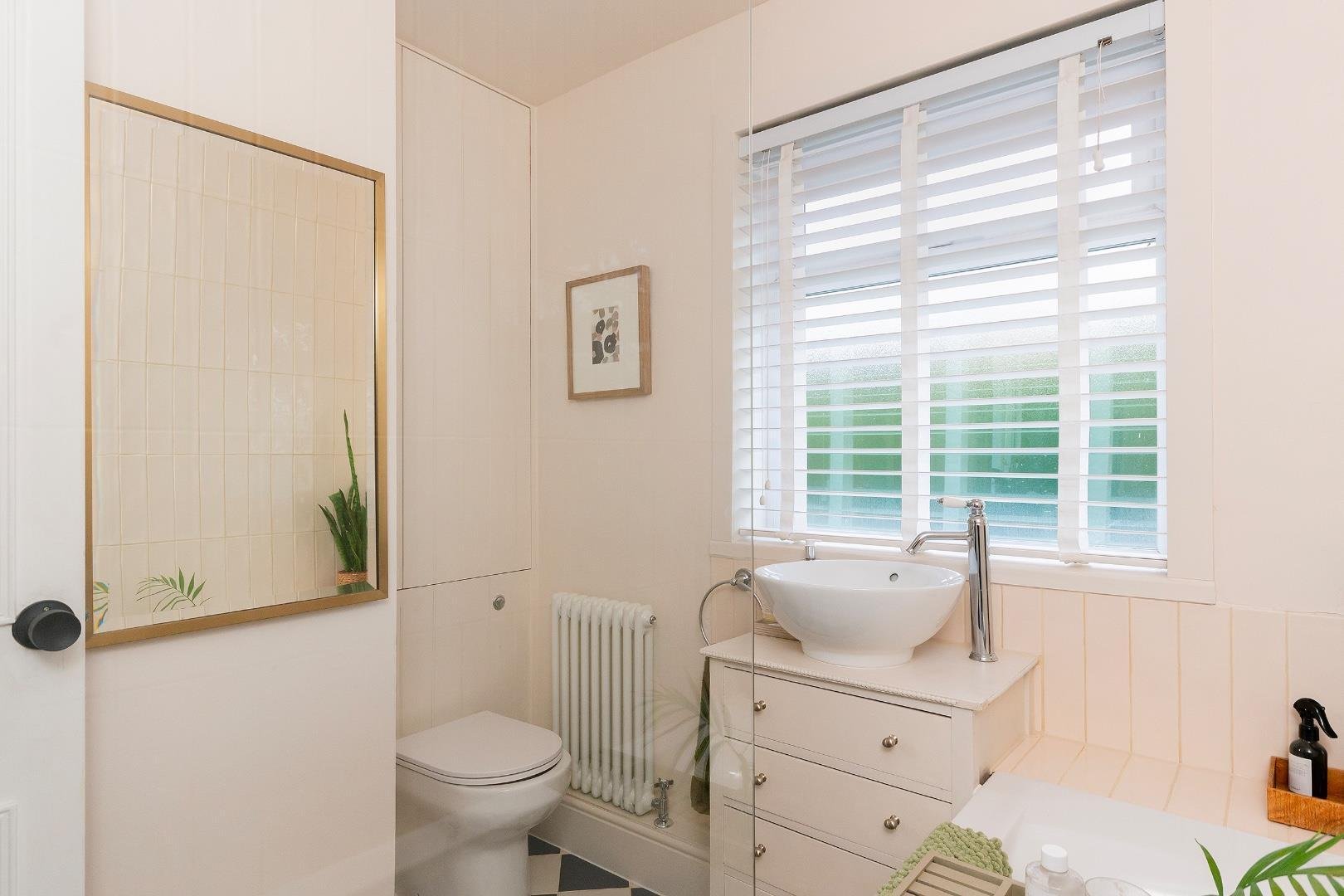 Crowndale road knowle 33611190 g1 f6 crtn bathroom a