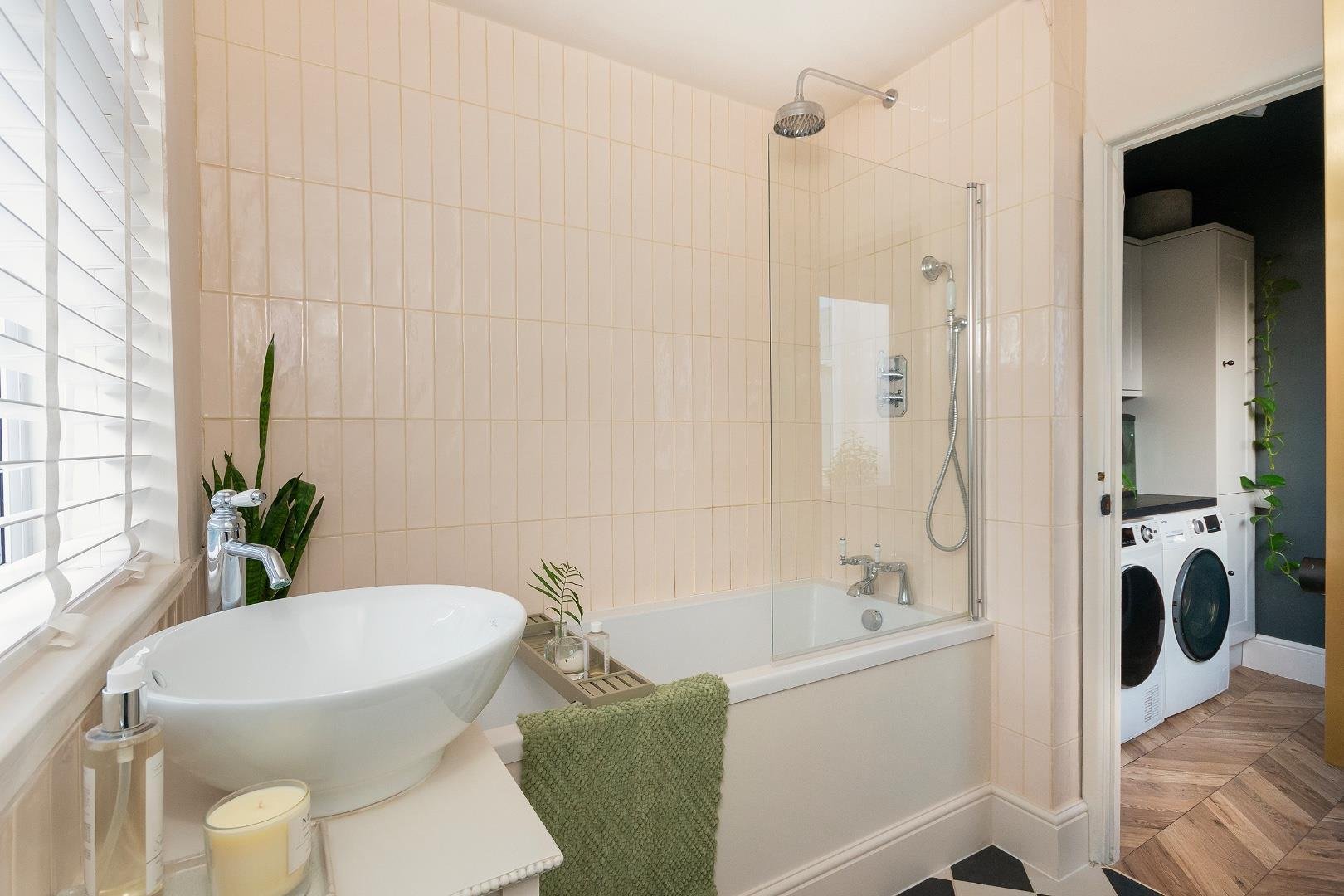 Crowndale road knowle 33611190 g1 f6 crtn bathroom b