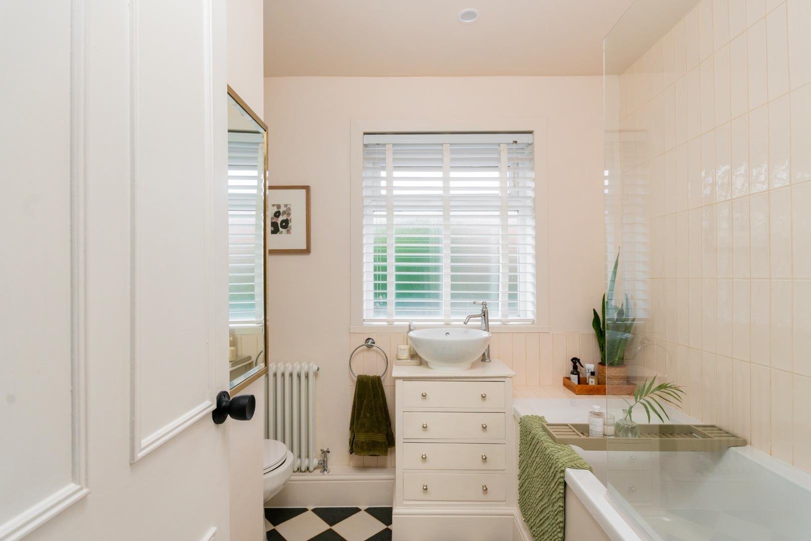 Crowndale road knowle 33611190 g1 f6 crtn bathroom c
