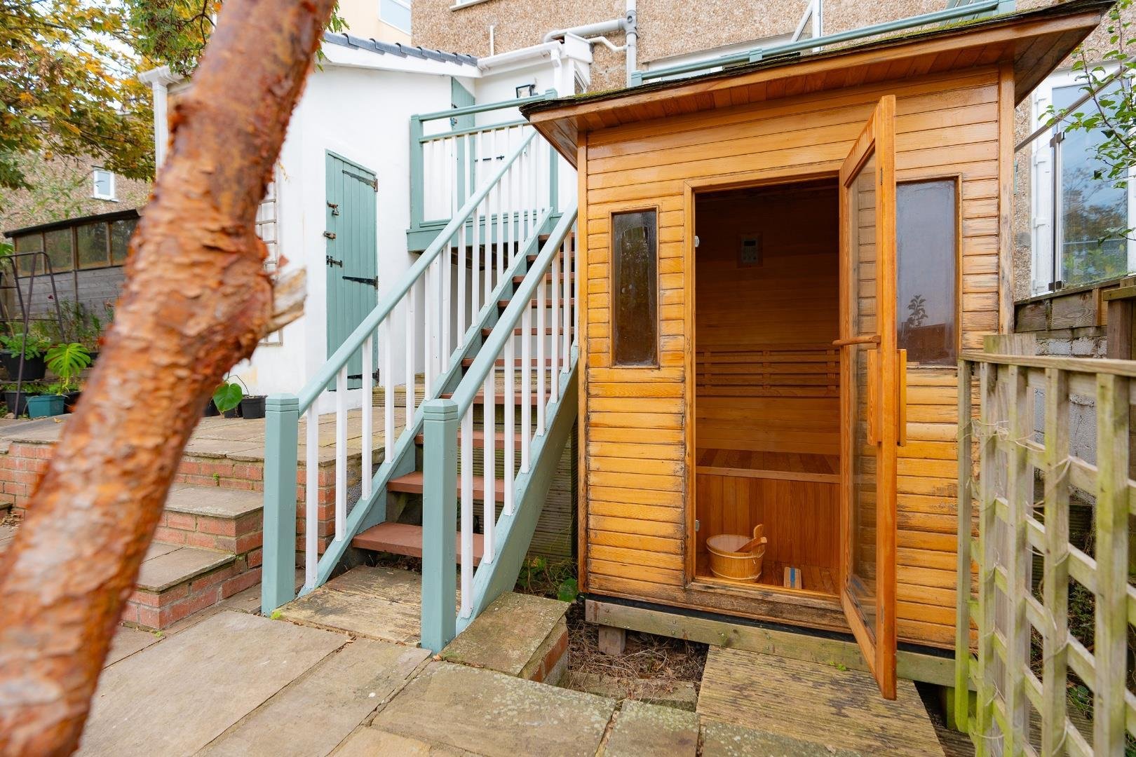 Elmcroft crescent horfield 34253707 olh09787