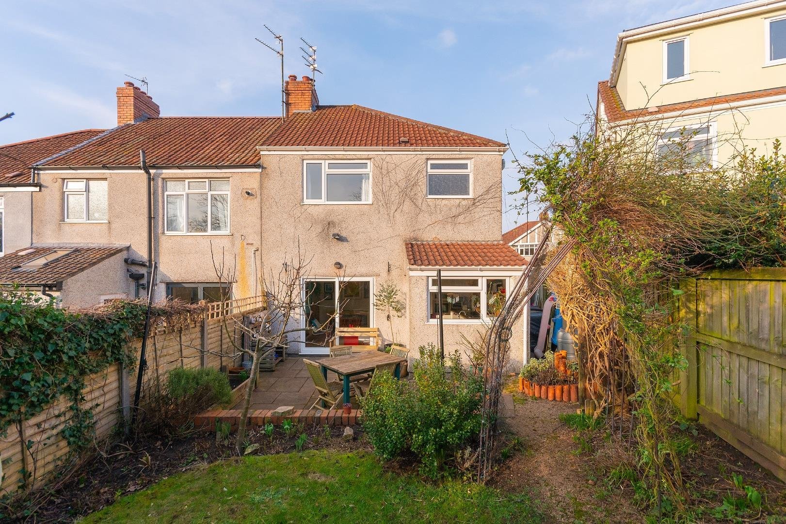 Everest road fishponds 33753421 3 e9 rfs external e