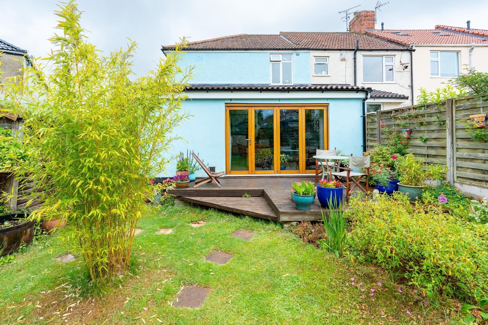 Everest road fishponds 34155788 olh00929 hdr