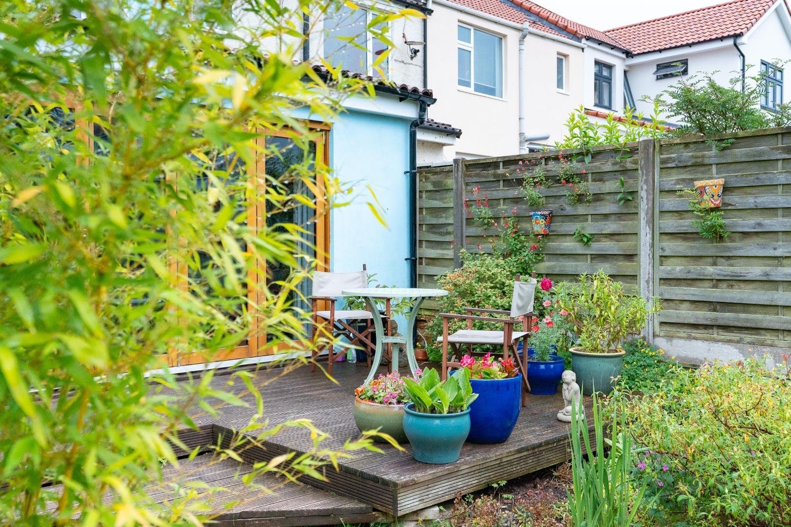 Everest road fishponds 34155788 olh00957