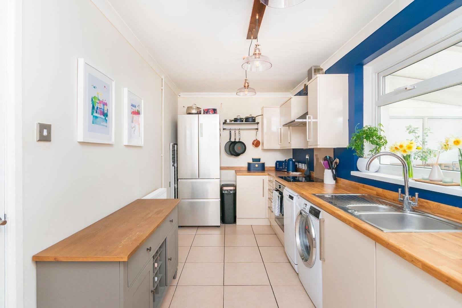 Exmouth road knowle 32993476 4 er0 ke kitchen b