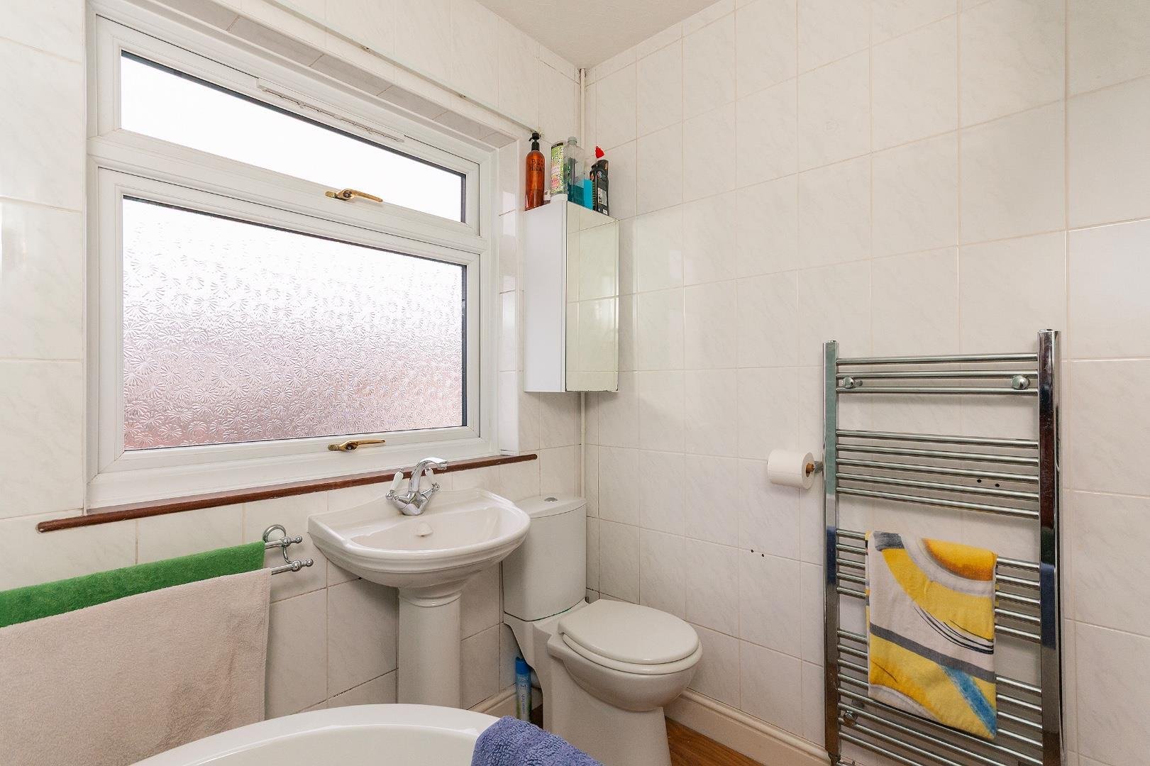 Filton avenue horfield 34372091 1 f7 a0 hd bathroom a