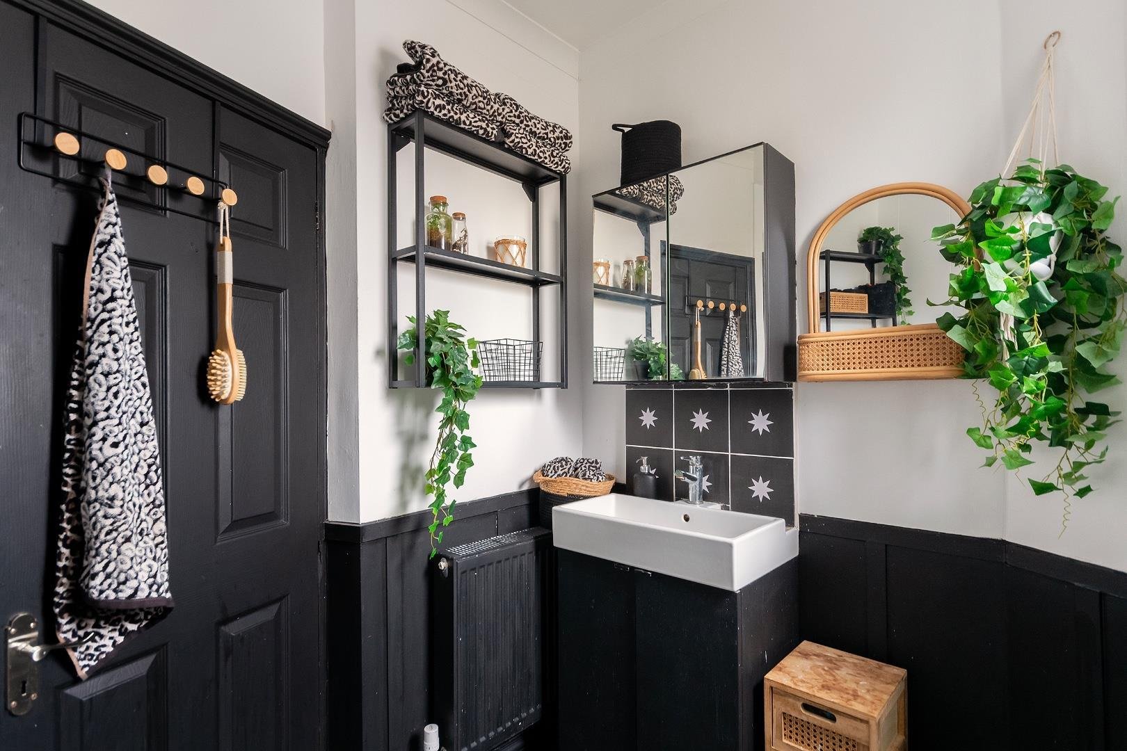 Forest road fishponds 33684905 1 f6 r8 fs bathroom b