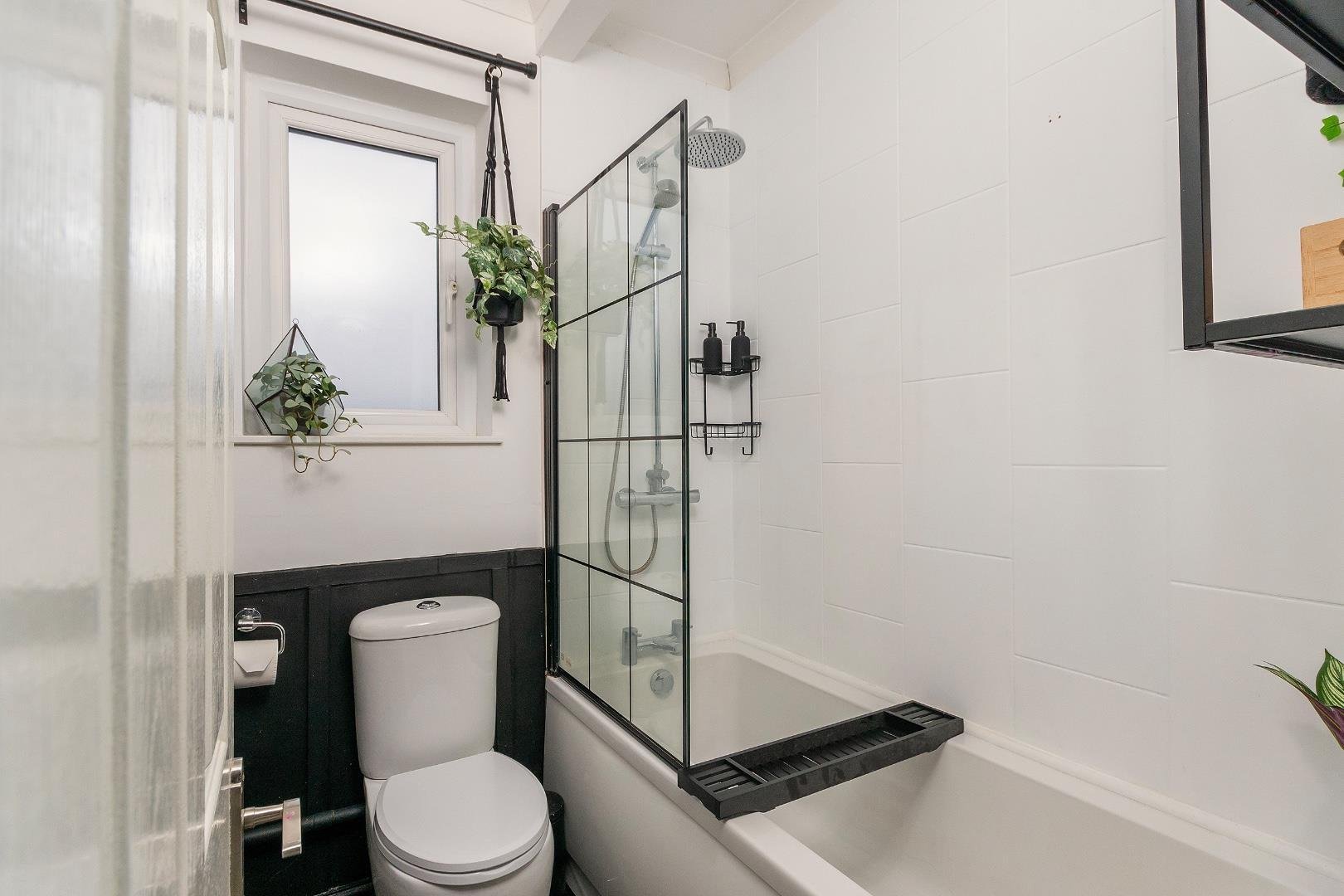 Forest road fishponds 33684905 1 f6 r8 fs bathroom c