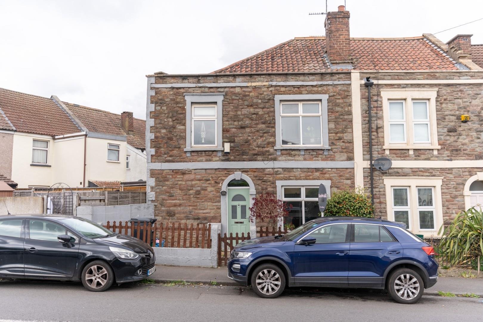 Forest road fishponds 33835840 176 fr 1