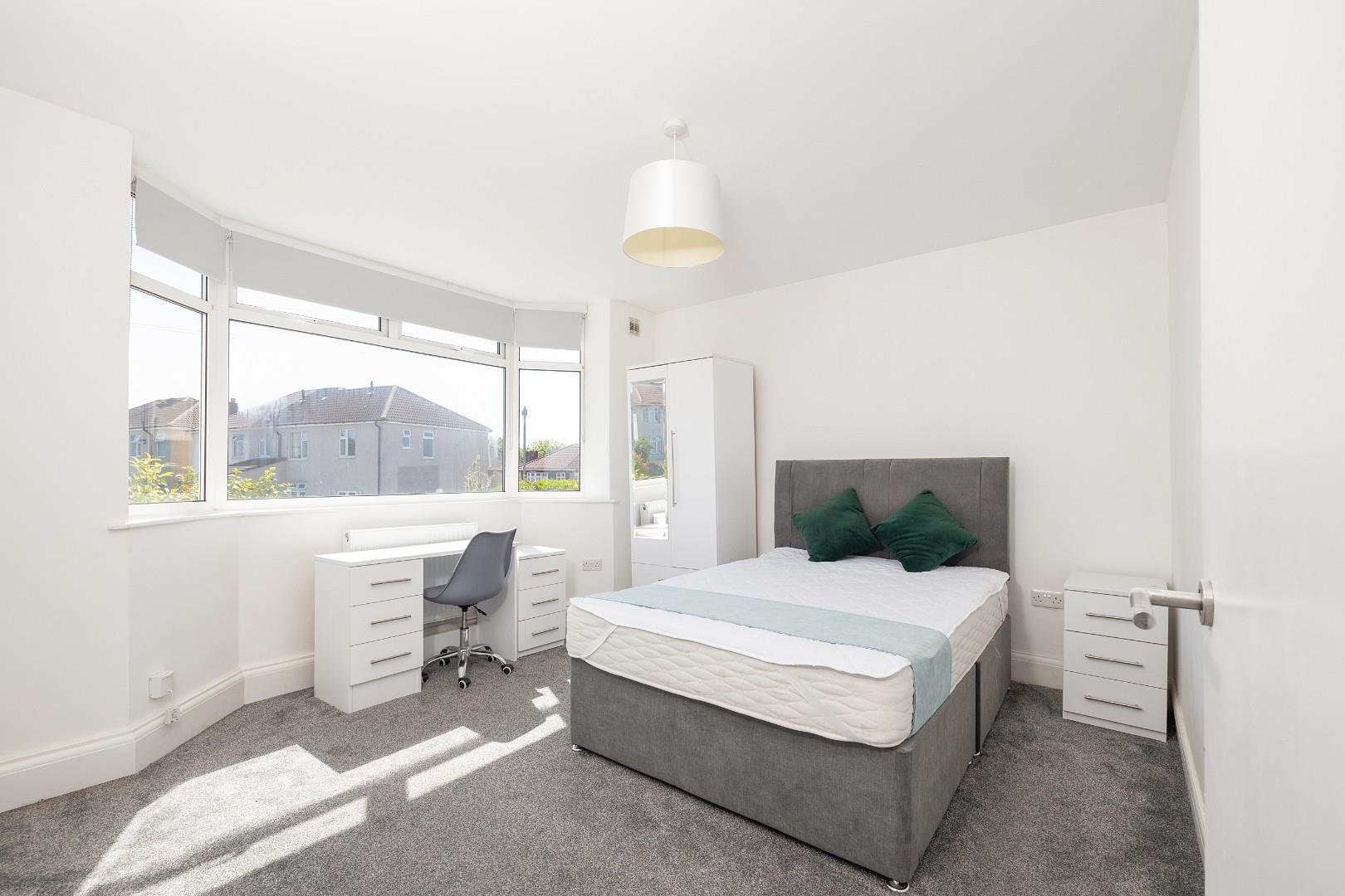 Forest road fishponds 33898730 00001 cd7 a9689