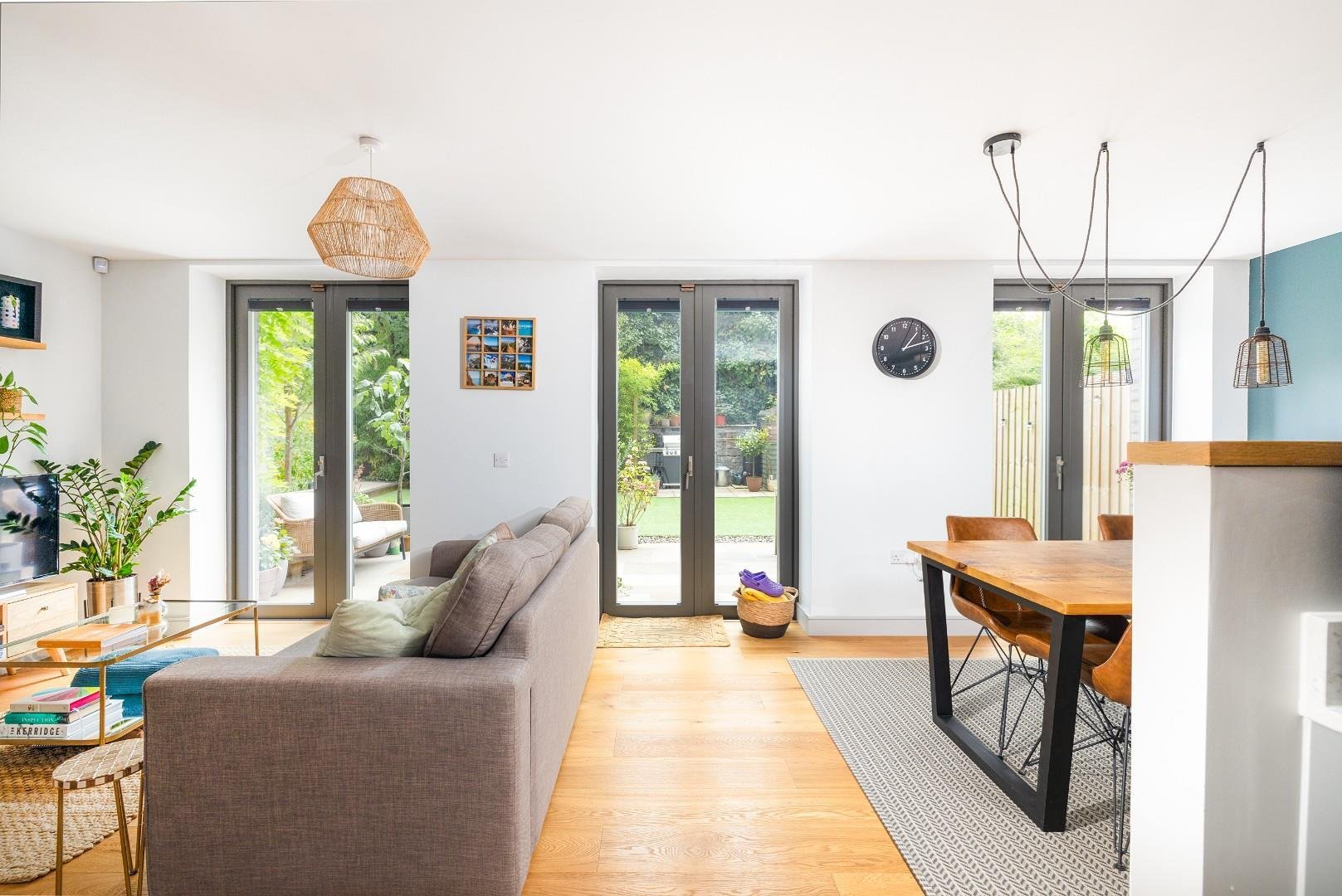 French yard redcliffe 33345357 cd7 a7445