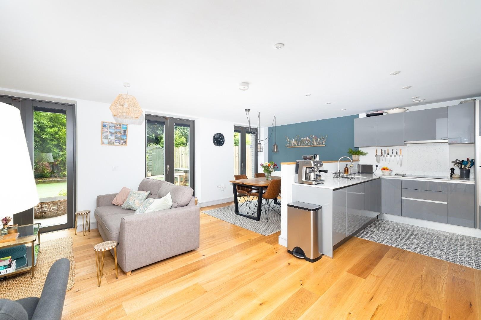 French yard redcliffe 33345357 cd7 a7461
