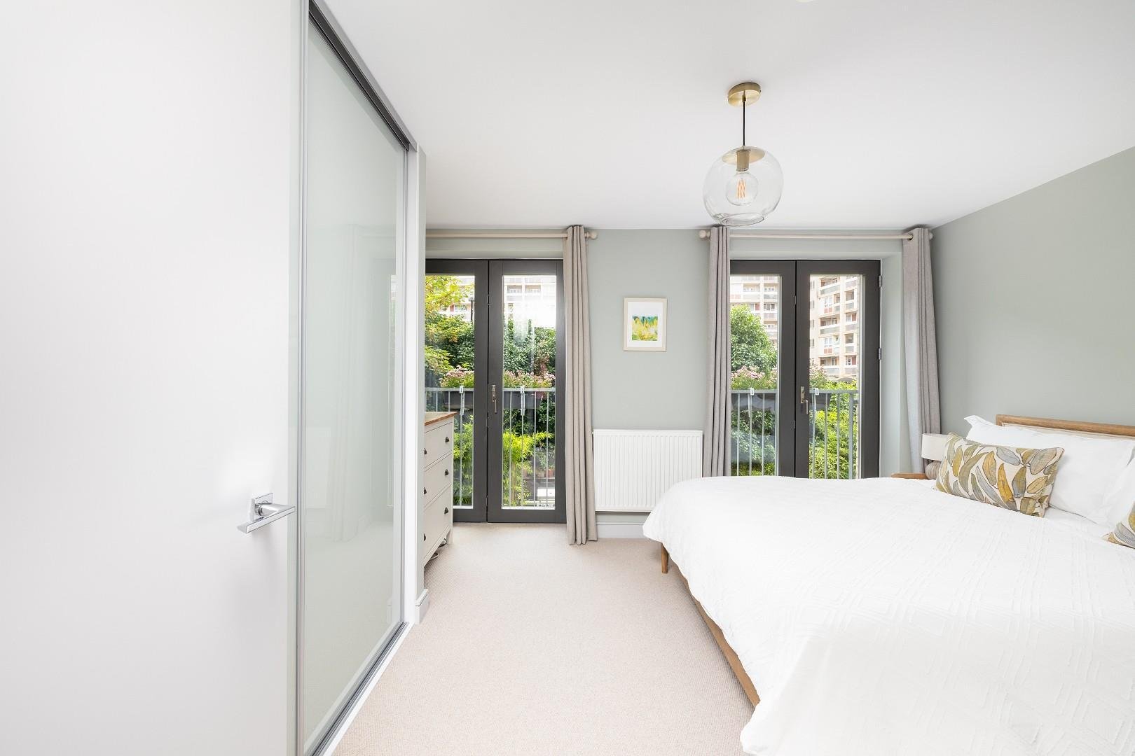 French yard redcliffe 33345357 cd7 a7486